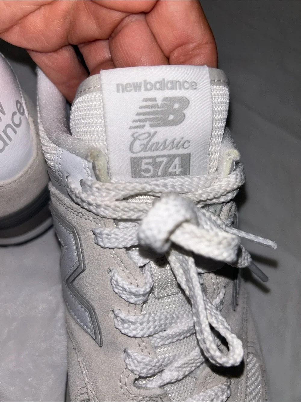 LIKE NEW Men's New Balance Classic 574 Suede Mesh Retro Sneakers